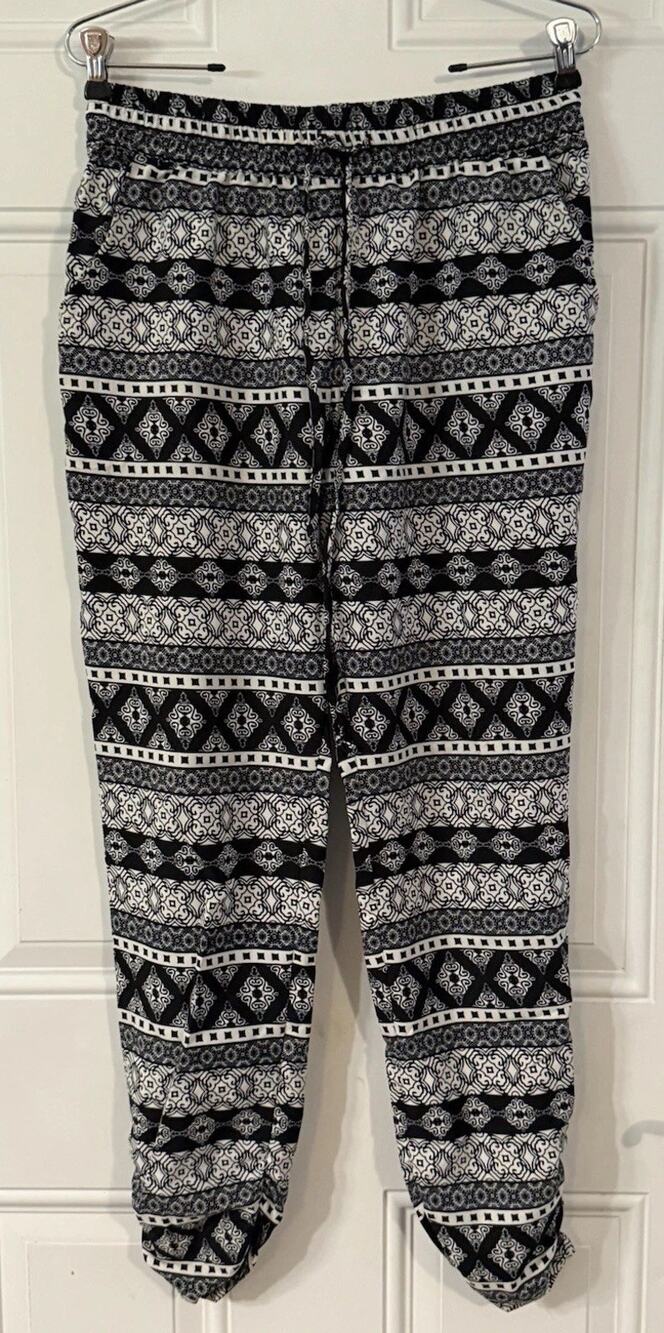 Charlotte Russe M Lightweight Pull On Batik Print Ruched Ankle Pants
